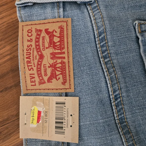 Levi's Light Blue Denim Shorts Mid- Rise Mid-Length Size 12 - Picture 6 of 6